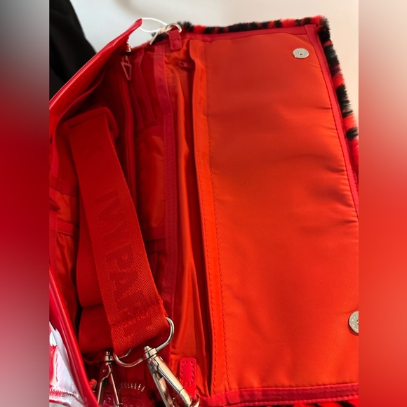 Ivy Heart Clutch bag - Picture 3 of 3